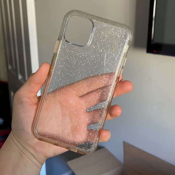 iPhone 11 PRO MAX Cases - Picture 3 of 3